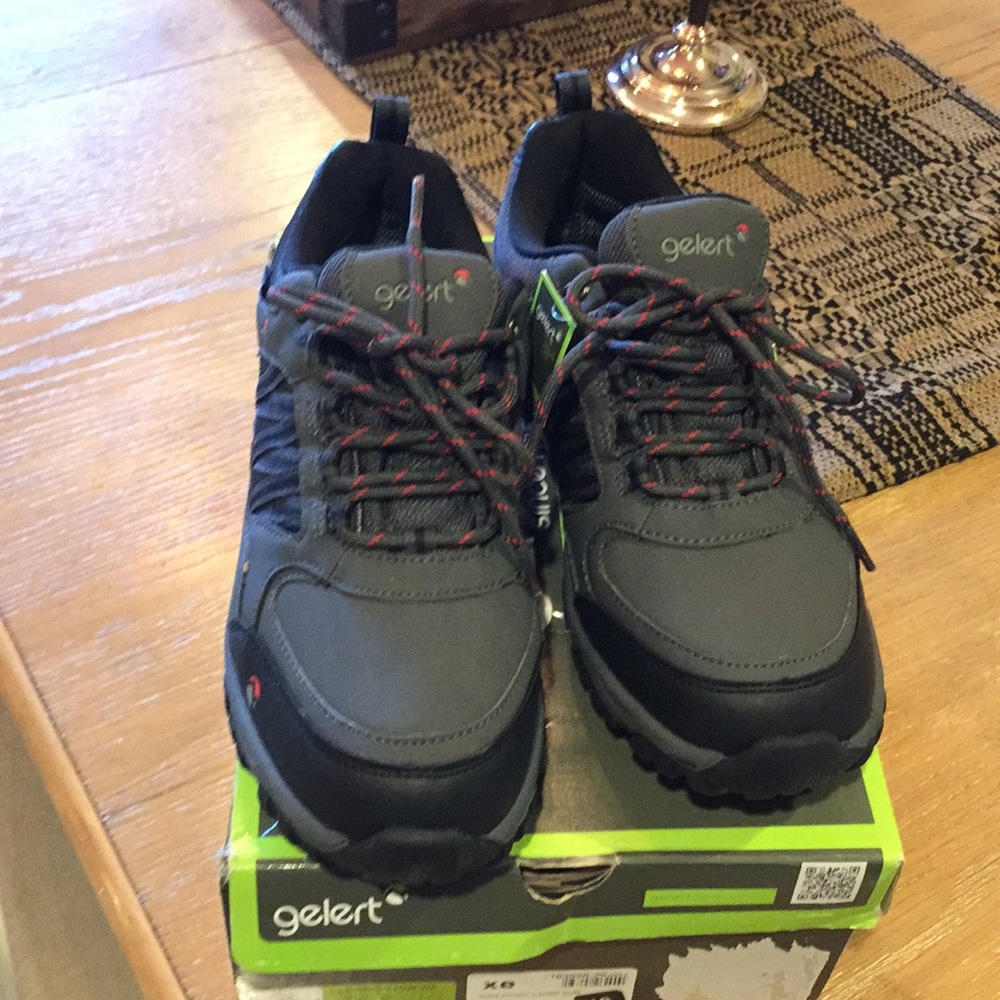 Gelert men’s hikers size 10 NWT